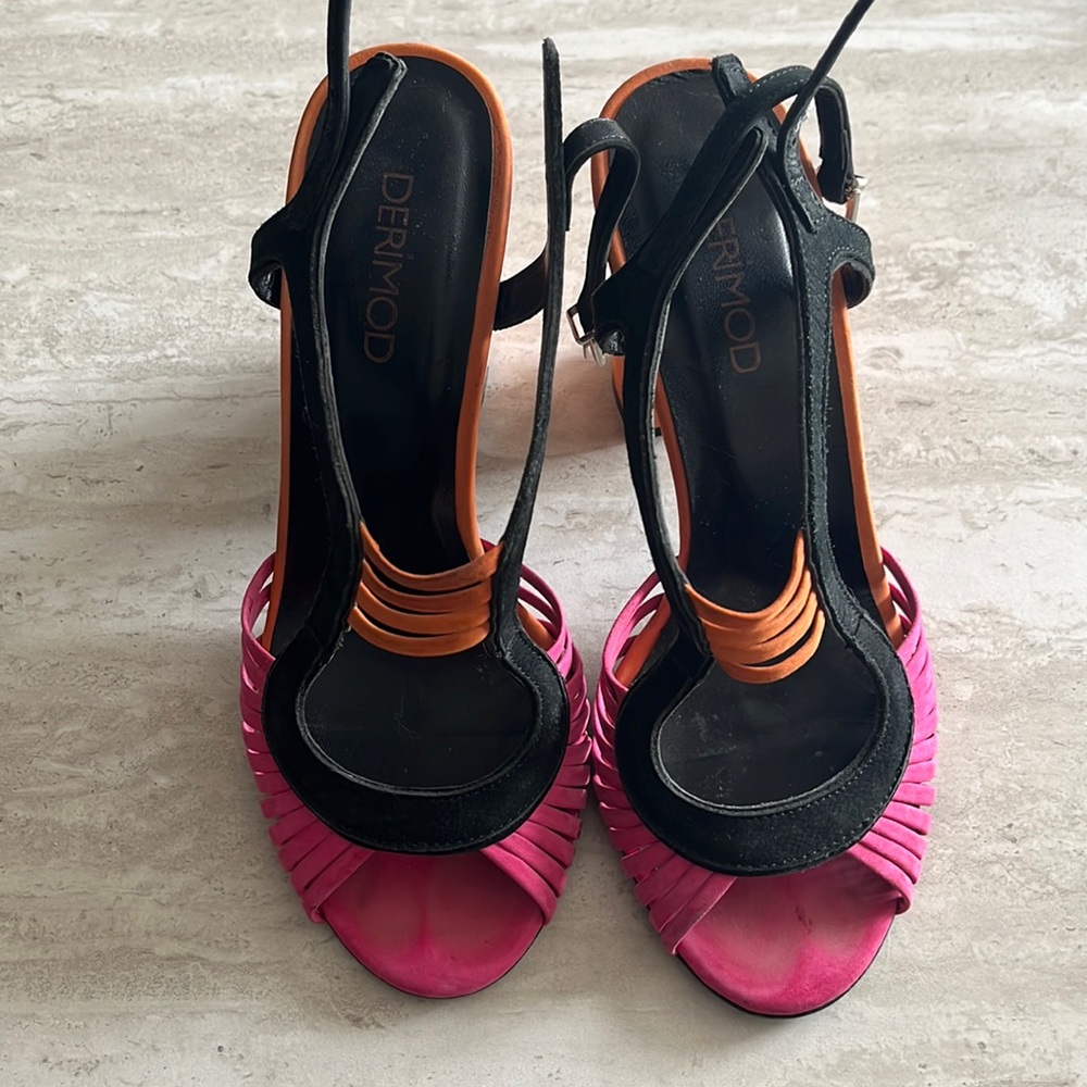 Pink-Orange mix color block heeled shoes. It is rrear piece with combine color!